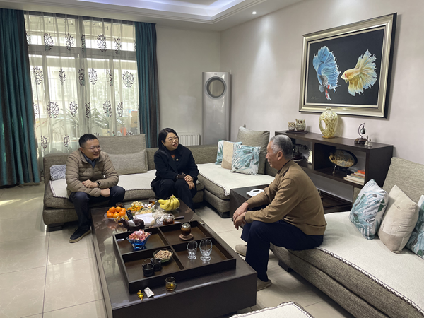 ebpay钱包集团等三家公司工会看望慰问退休职工